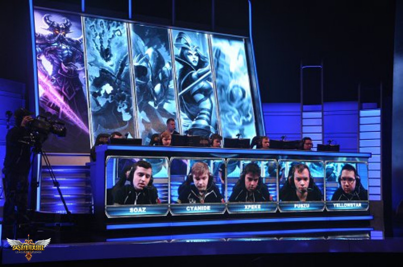 边路传中与 边路传中与